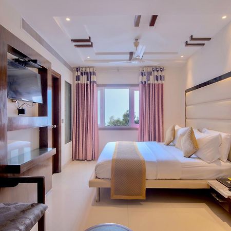 Empire Suites, Нью-Делі Екстер'єр фото