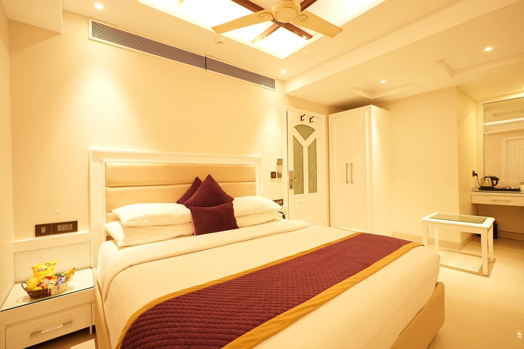 Empire Suites, Нью-Делі Екстер'єр фото