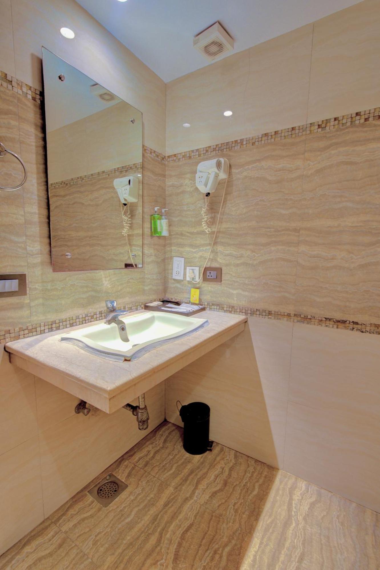 Empire Suites, Нью-Делі Екстер'єр фото