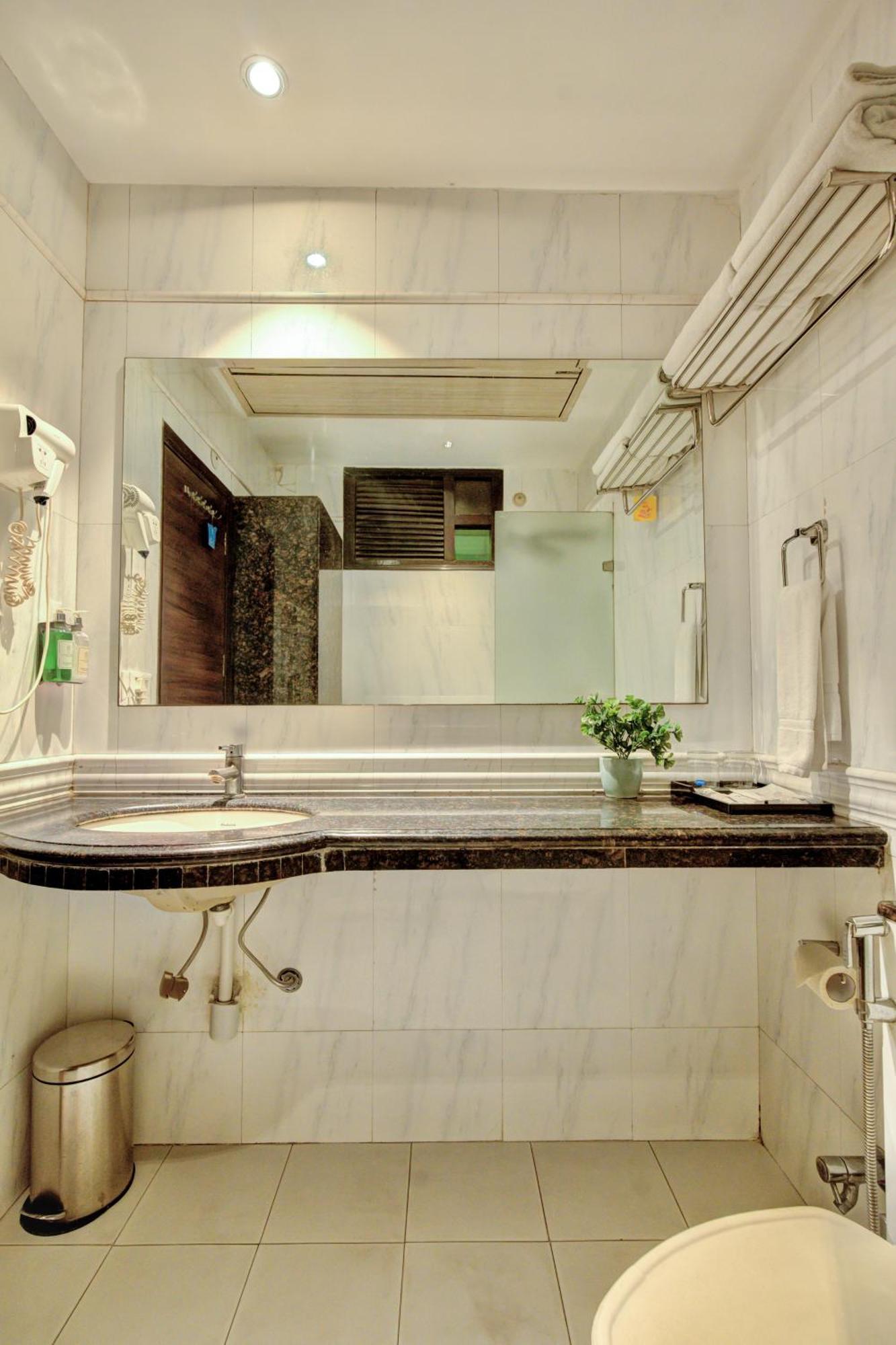 Empire Suites, Нью-Делі Екстер'єр фото