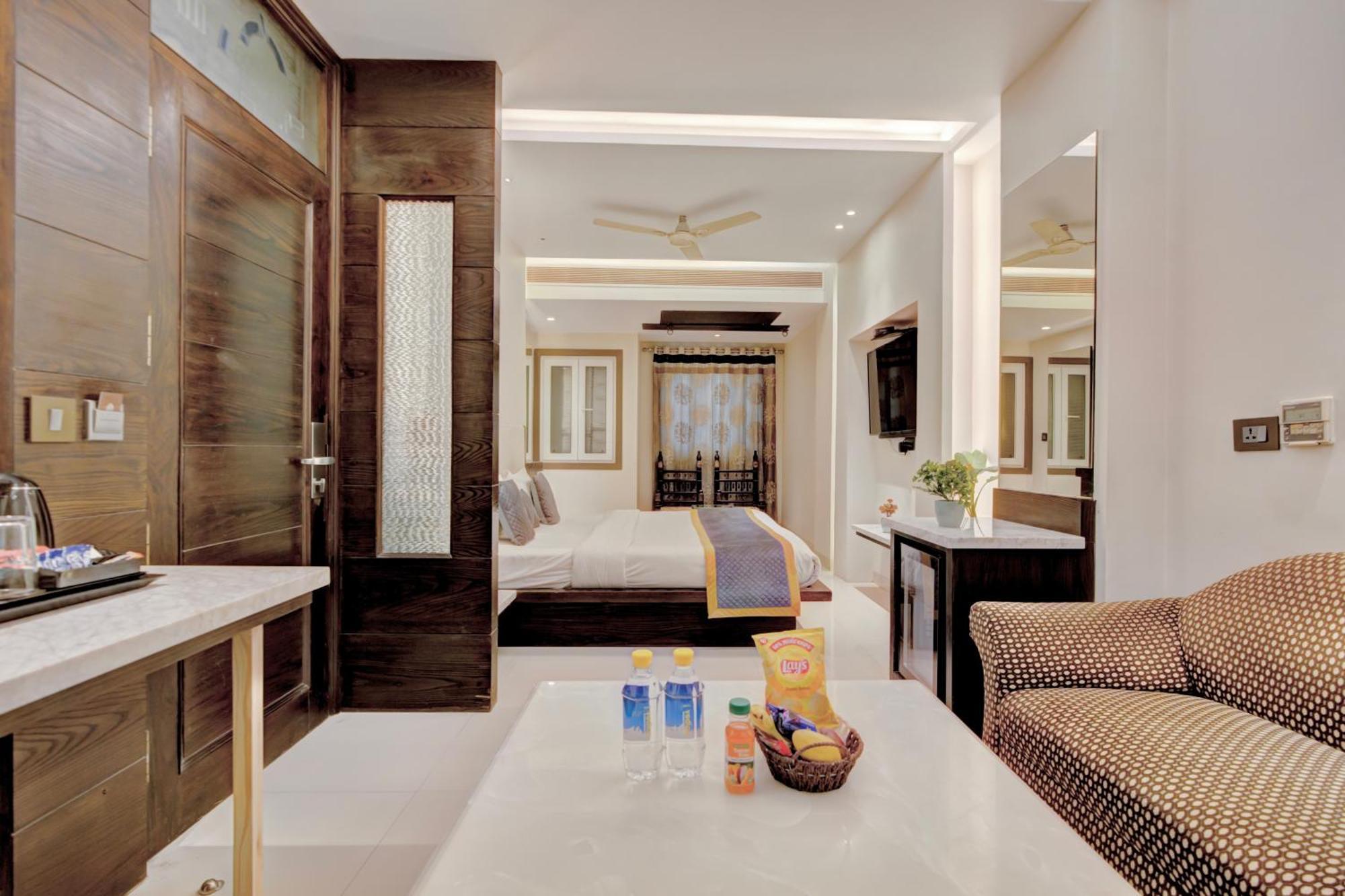 Empire Suites, Нью-Делі Екстер'єр фото